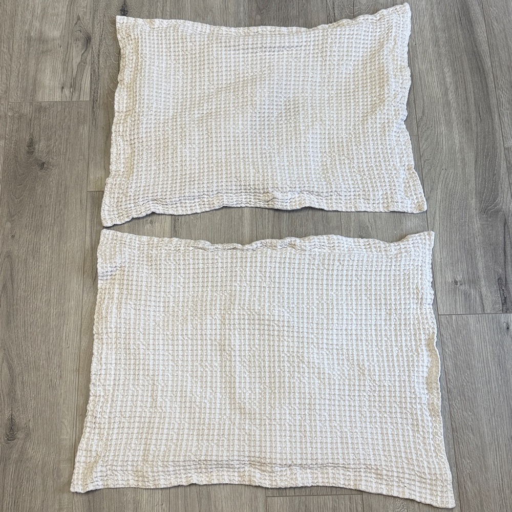 Set of 2 Pillow Shams with Textured Detail